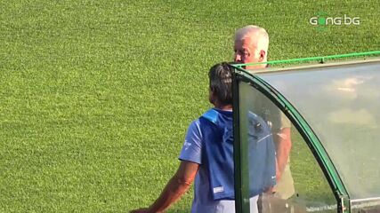 Сираков и Костов разговарят преди тренировката на "сините"