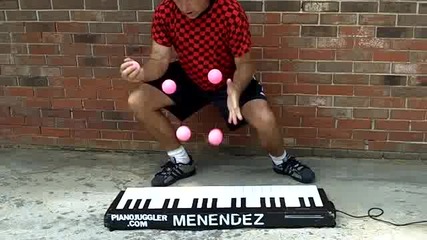 Невероятно свирене с топки на пиано 