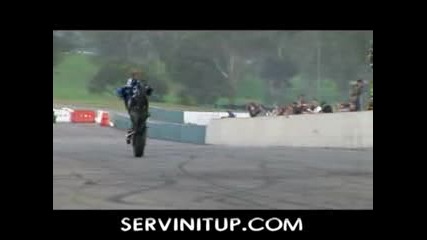 Servin It Up Australia - Stunt Avec Darius