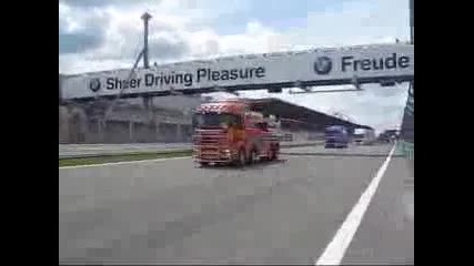 преминаващи камиони на Grand prix 2009 