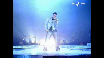 Robbie Williams - Supreme (live On Rai Uno 2002)