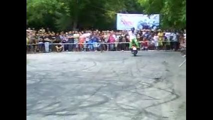 Stunt show - Мартара на скутер - Мотосъбор Къпиновки манастир 2013