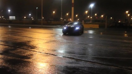 Лудак с 350 коня си прави кефа