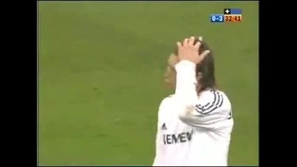 На този ден преди 8 години целият стадион стана, за да аплодира Роналдиньо