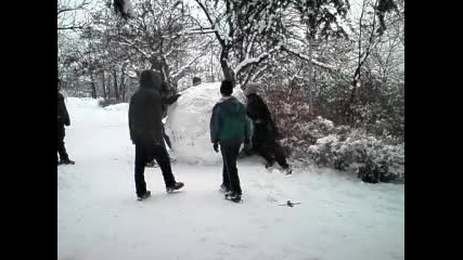 Снега зарадва и Казанлъчани