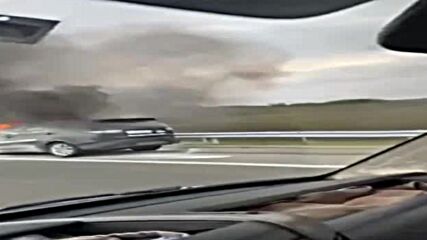 Кола на "Гранична полиция" горя на АМ "Тракия"