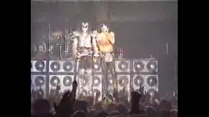 Kiss Yells At Guy With Laser Pointer