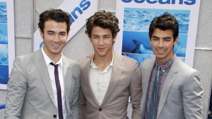 Jonas Brothers Together Again At Oceans Premiere 