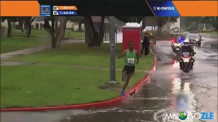 Маратонец затъва в локва 