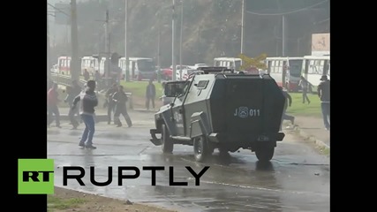 Водно оръдие в Чили срещу протестиращи рибари