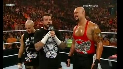Cm Punk пуска смешни видео клипове, Грамадата го шамароса.