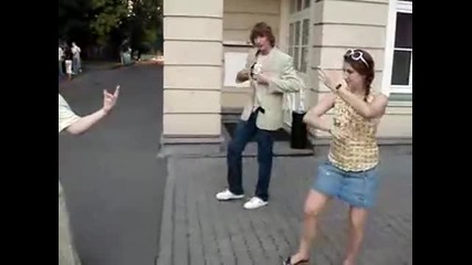 Момиче се мисли за нинджа