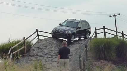 Bmw X5 Off road almost crashes and tips over