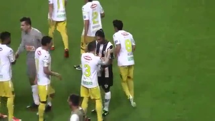 Страхотен жест, футболист се поклони пред Роналдиньо!