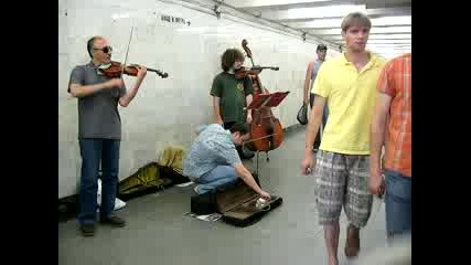 Вивалди в подлеза - Улични Музиканти -Москва