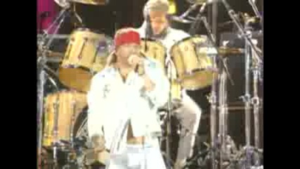 Guns N Roses & Queen sing We Will Rock You 