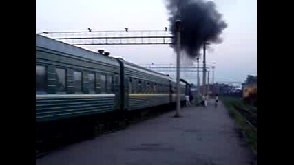 Парен Локомотив Потегля от Гара