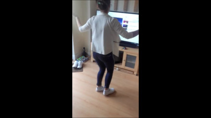 Fata care danseaza