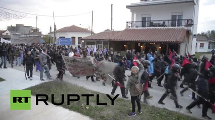 Greece: Protesters clash with police at demo against anti-refugee fence