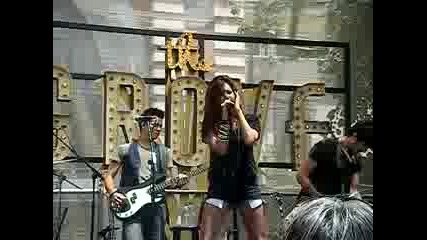 Ashley Tisdale - Tell Me Lies - Live at The Grove in La