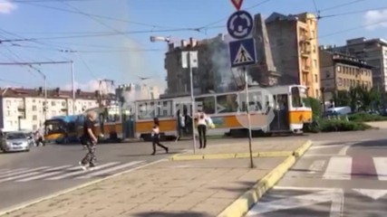 Скъсани жици предизвикаха пожар в центъра на София