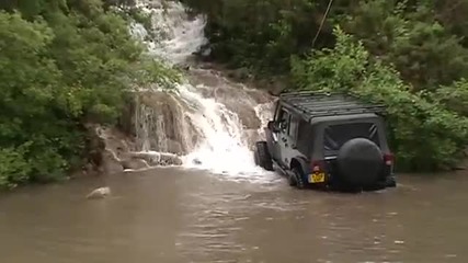Екстремен офроуд с Jeep - срещу водопад !