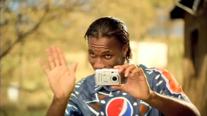 Дрогба се бъзика с Кака в реклама на Пепси 
