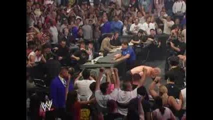 WWE - Kane And Batista Прават Задушаващо На Greath Kali