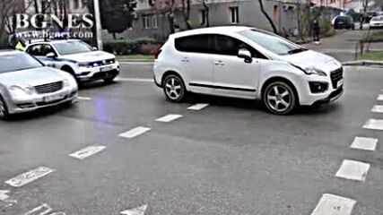 Шофьор блъсна 14-годишно момиче на пешеходна пътека в Благоевград