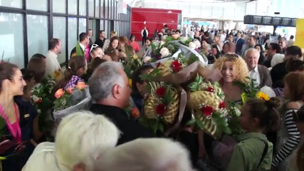 С много цветя и сълзи от радост бяха посрещнати златните ни момичета
