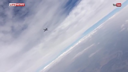 Американски самолет бяга от руски в небето над Сирия!