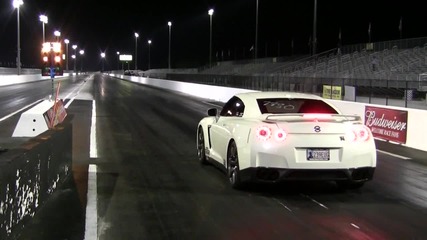 Nissan Gt - R развива 226 км/ч на 1/4 mile Drag [ H D ]