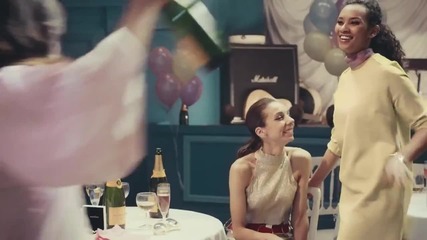 Foxes - Holding onto Heaven