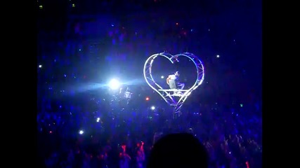 Justin Bieber пее страхотна Never Let You Go и Favourite My World Tour 22.03.2011