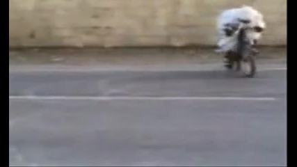 Burnout Колело срещу Bmw