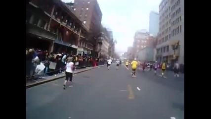 Runner улавя Бостънския маратон експлозия