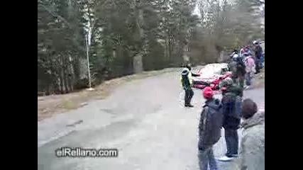 За Малко Да Отнесе Полицая