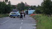 Кола се вряза в автобус в София, има жертва и тежко ранени
