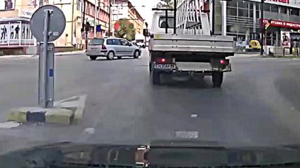 Изключително нагъл служебен автомобил