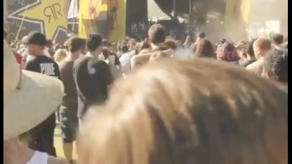 Духове нападат човек на метъл концерт