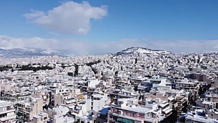 Greece: Heavy snow brings Athens to standstill