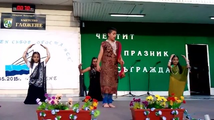 5 клас О У " Христо Ботев " индийски танц