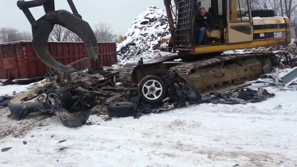 Машина унищожава рядък модел на Dodge.