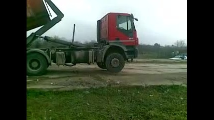 камион на задни гуми