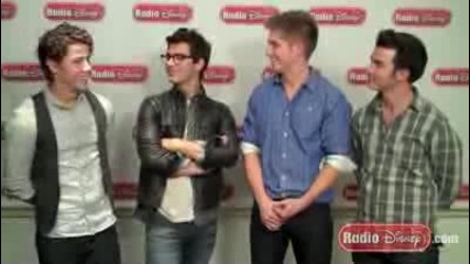 Joe Jonas and Demi Lovato Camp Rock 2 Prank with the Jonas Brothers 
