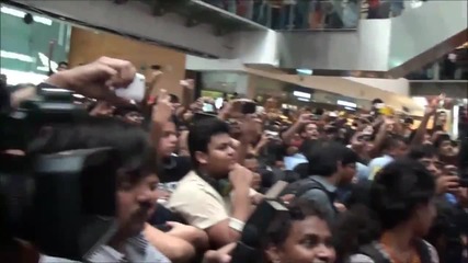 10 000 фенове се поздравяват с Ryback в мола Oberoi в Мумбай, Индия!
