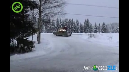 Дрифт със снегопочистваща машина :]
