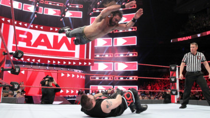 Seth Rollins vs. Kevin Owens - Intercontinental Championship Match: Raw, Aug. 27, 2018