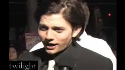 Jackson Rathbone briefly talks about his tattoo (twilight premiere) 