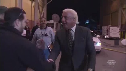 Рик Флеър също се появява в Tna